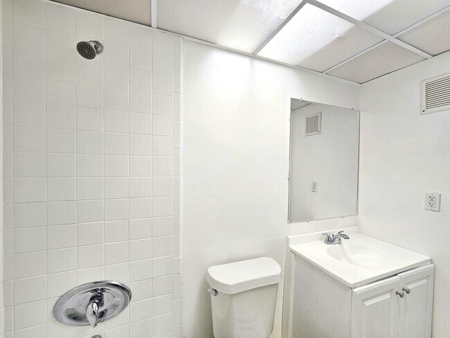 Building Photo - 7801 S Colony Cir