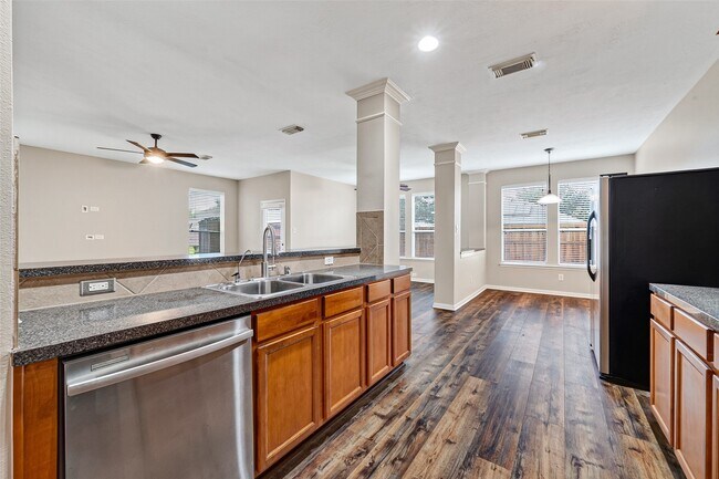 Building Photo - 5403 Canyon Hollow Dr