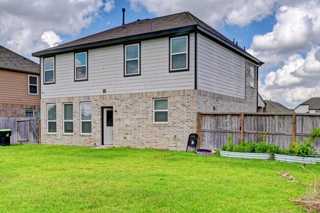 Building Photo - 3303 Owl Hollow Dr