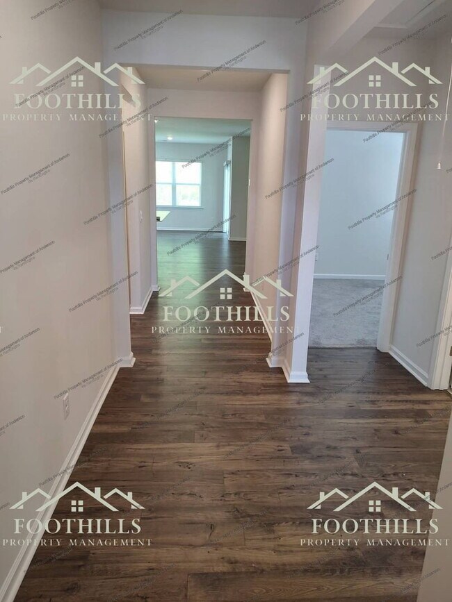 Building Photo - 102 Fancy Trl