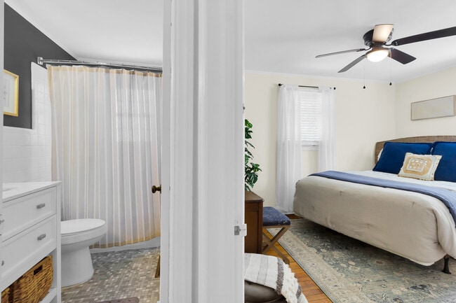 Building Photo - 604 9th St