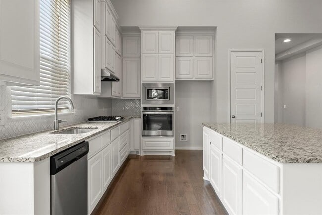 Building Photo - 713 Kingston Pl