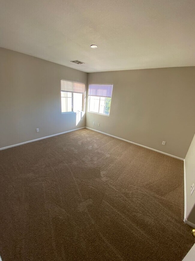 Building Photo - AMERICANA Property Mgmt - Freshly remodele...