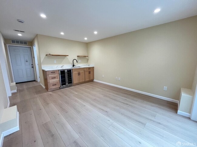 Building Photo - 21 Panorama Dr