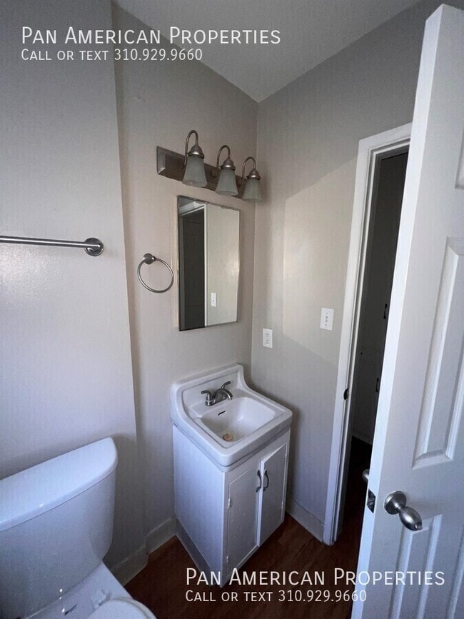 Building Photo - 335 S Los Robles Ave