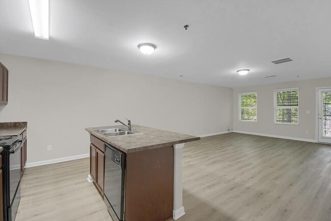 Building Photo - 2144 Belmont Cir NE