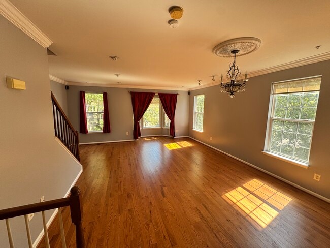 Building Photo - 700 Crooked Creek Dr