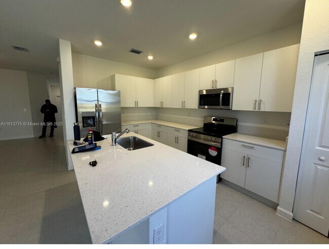Building Photo - 132 SW 184th Way