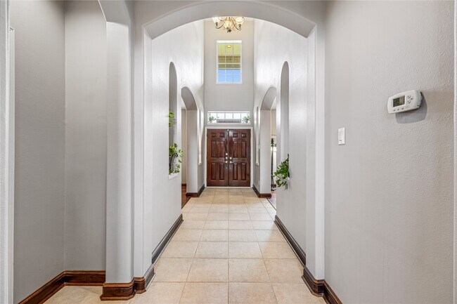 Building Photo - 8127 Edenwood Dr