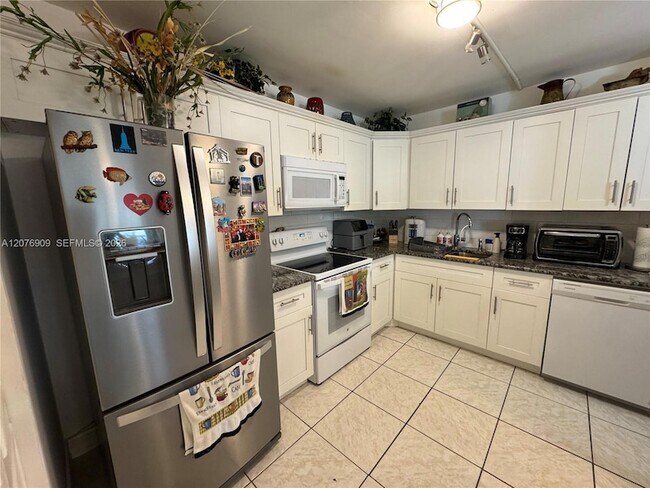 Building Photo - 5773 La Pinata Blvd