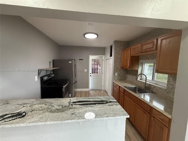 Building Photo - 19401 NE 1st Ave