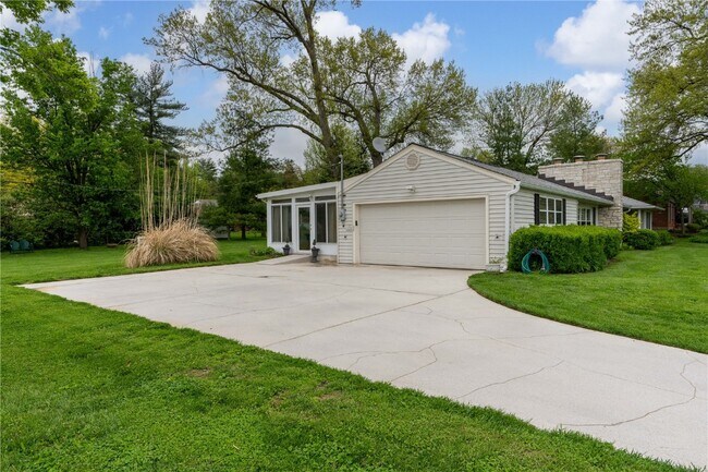Building Photo - 31 S Tealwood Dr