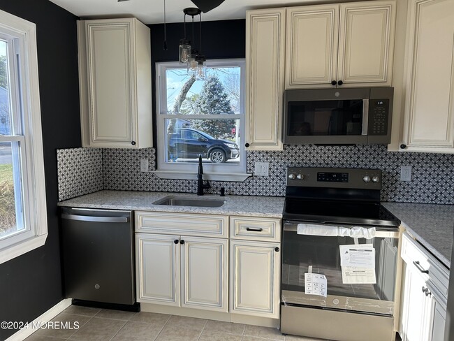 Building Photo - 27 Milford Ave