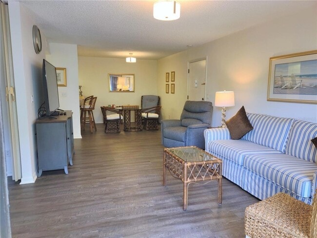 Building Photo - 650 Bird Bay Dr E