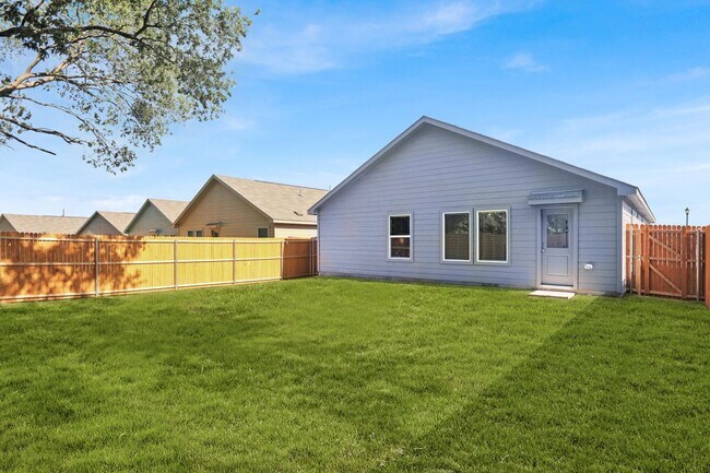 Building Photo - 1009 Macnab Dr