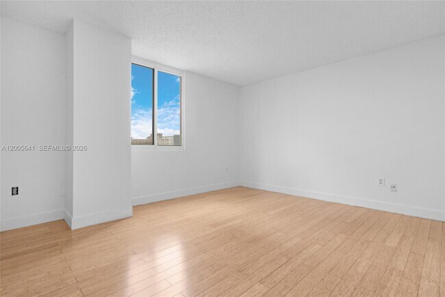 Building Photo - 850 N Miami Ave