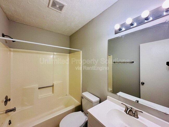 Building Photo - 211 Sunn Aire Ct