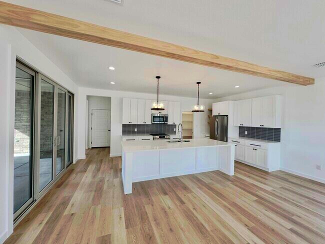 Building Photo - 4912 Jarvis St