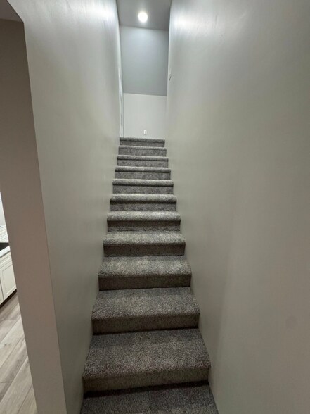 Building Photo - 1 Private Residence Pvt