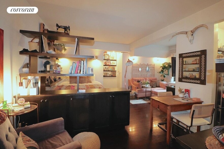 Primary Photo - 100 W 12th St