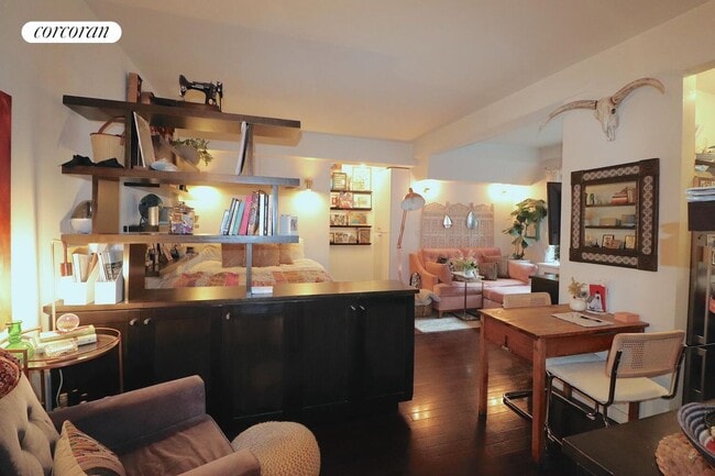 Building Photo - 100 W 12th St