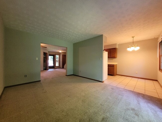 Building Photo - 3 Bedroom, 2.5 Bath Townhouse in Beavercreek!