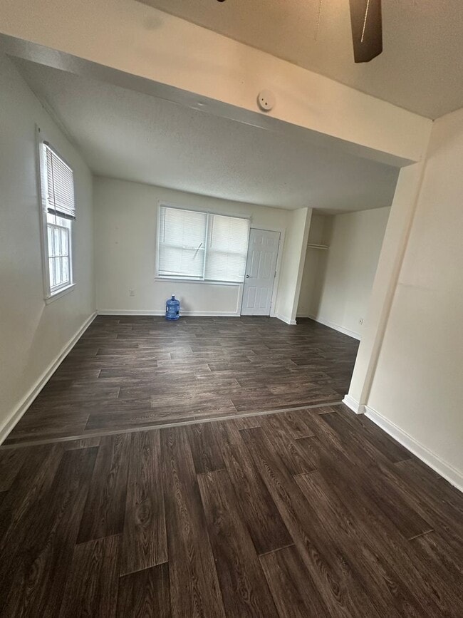 Building Photo - 741 W 1st St