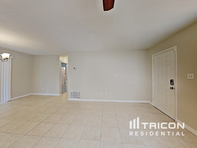 Building Photo - 227 Lochmond Dr
