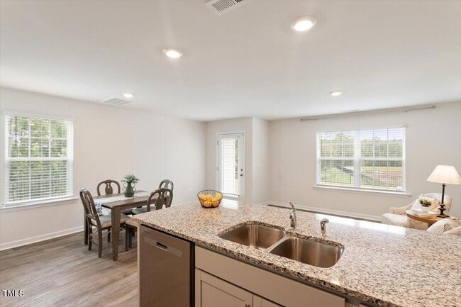 Building Photo - 96 March Crk Dr