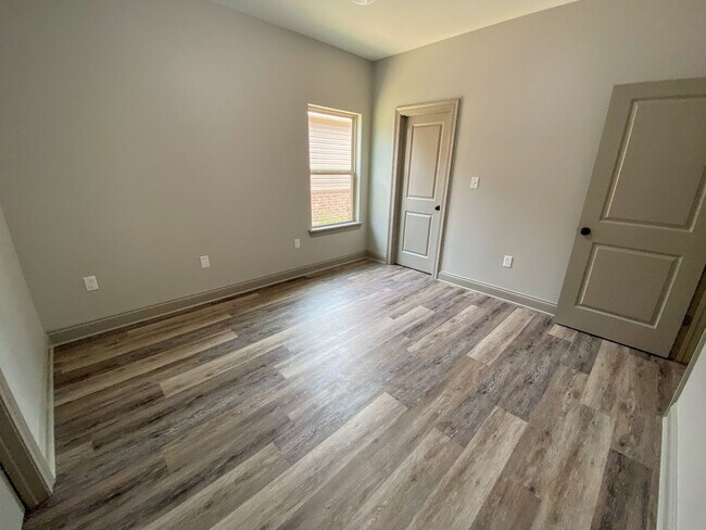 Building Photo - 2BR/2BA Duplex in Westlake – All-Inclusive Utility Option Available!