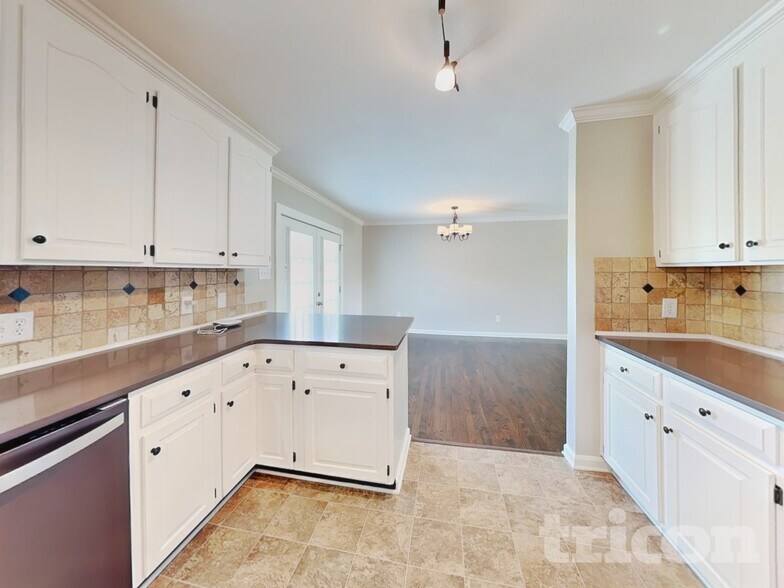 Building Photo - 137 Deercroft Dr