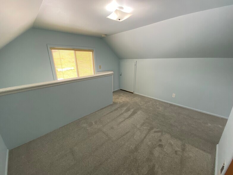 Building Photo - 1308 Beacon Way S