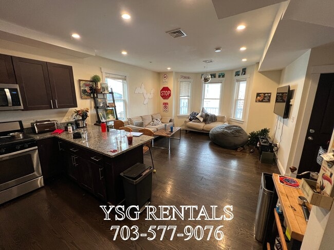 Building Photo - 194 Hillside St