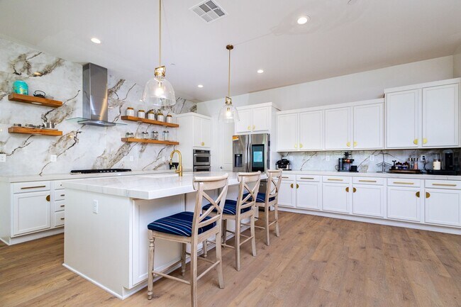 Building Photo - Gorgeous Custom Upgraded Serrano Home!