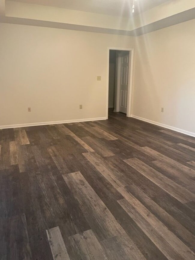 Building Photo - Nice 3 bedroom/2 bathroom Home in Shiloh Forrest