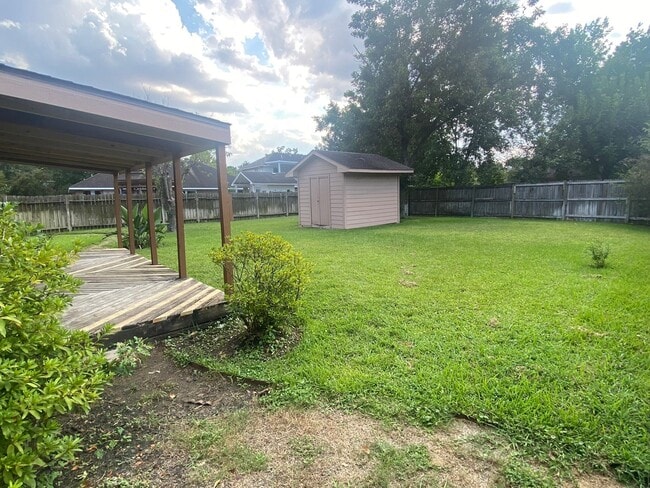 Building Photo - 8915 Weyburn Grove Dr