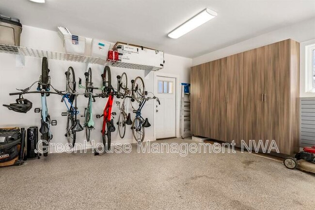 Building Photo - 636 SW B St