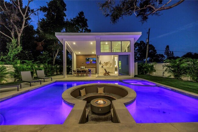 Building Photo - 2065 Goldenrod St