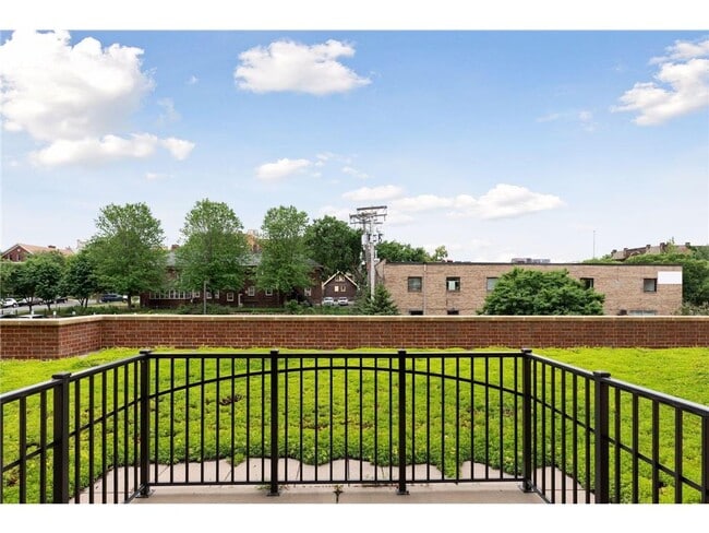 Building Photo - 15 E Franklin Ave