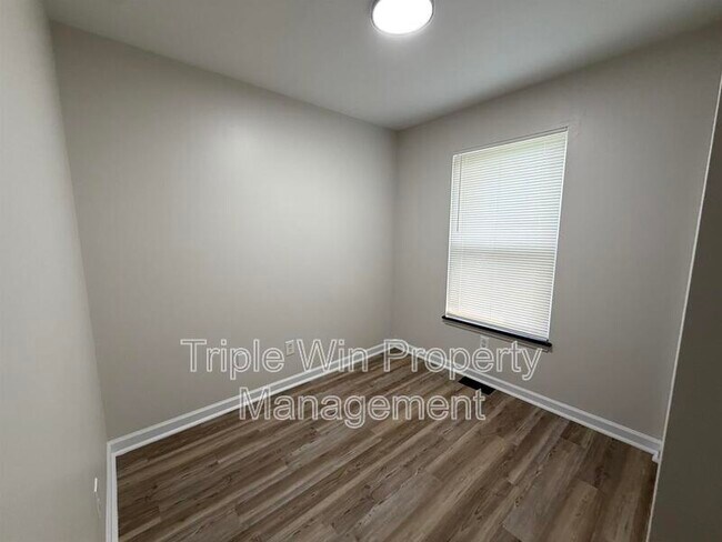 Building Photo - 226 Diekamp Ln