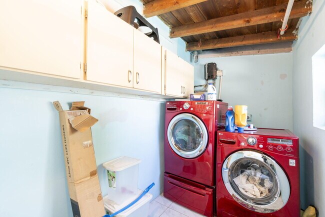 Building Photo - 1820 Hillcrest Ave