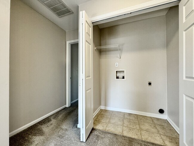 Building Photo - All Brick, End Unit Townhome in Kempsville...