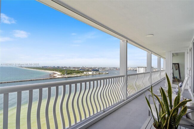 Building Photo - 2200 S Ocean Ln