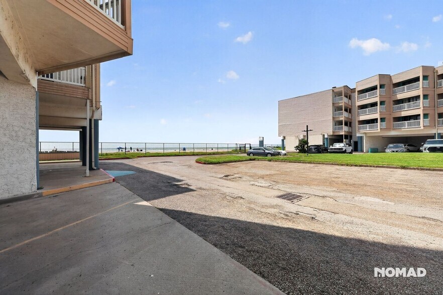 Building Photo - 3938 Surfside Blvd