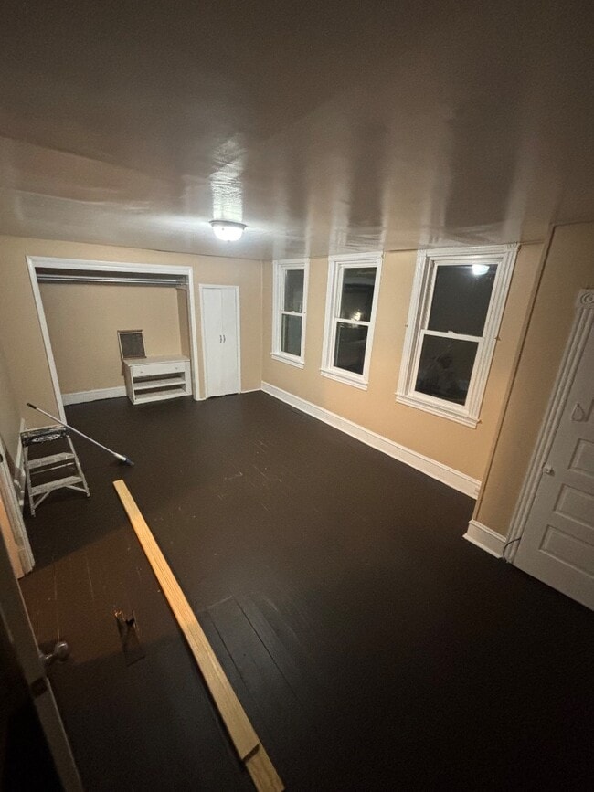 Building Photo - 342 E Broadway