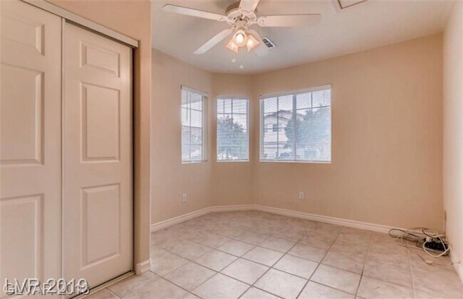 Building Photo - Renovated One Story NW Homes. Laminate Wood and Tile Flooring Throughout