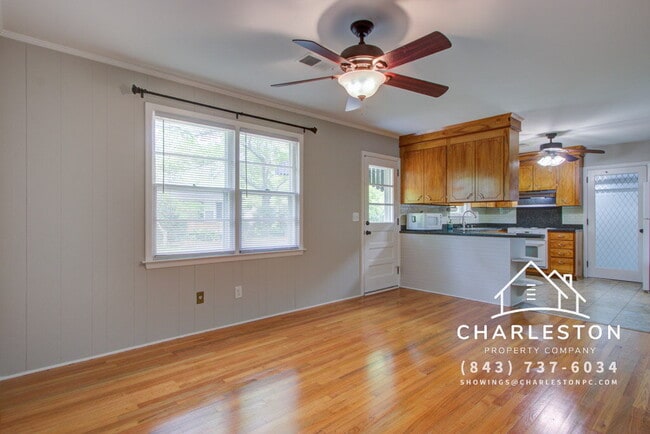 Building Photo - 1502 Woodcrest Ave