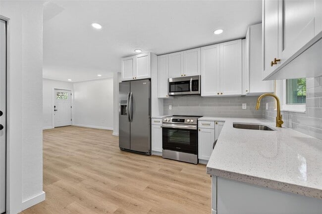 Building Photo - 2710 Boca Ciega Dr N