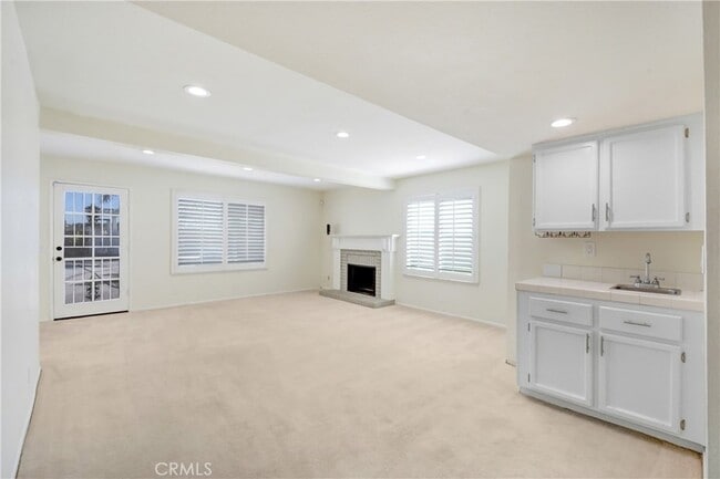 Building Photo - 1140 Regal Canyon Dr