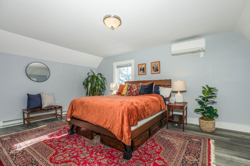 Building Photo - 730 Mammoth Rd